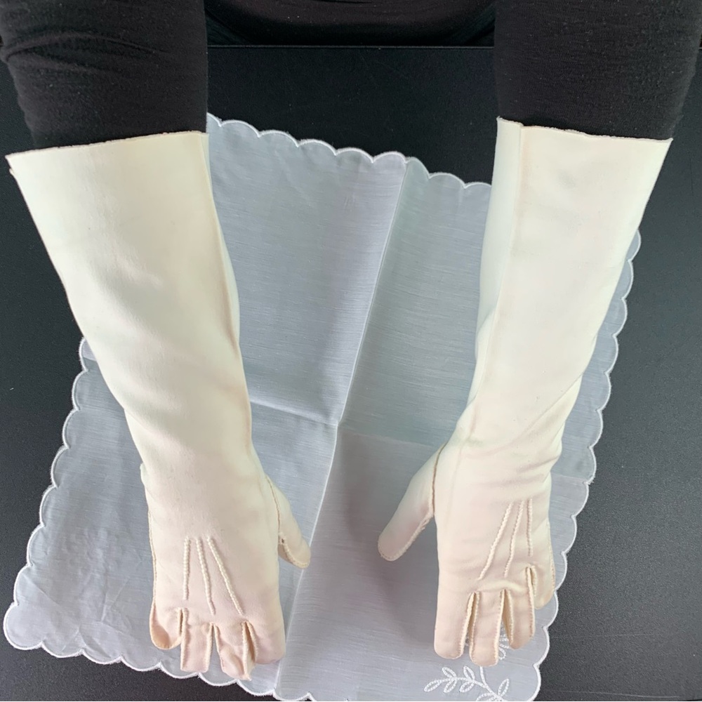 Vintage cream cloth long gloves.